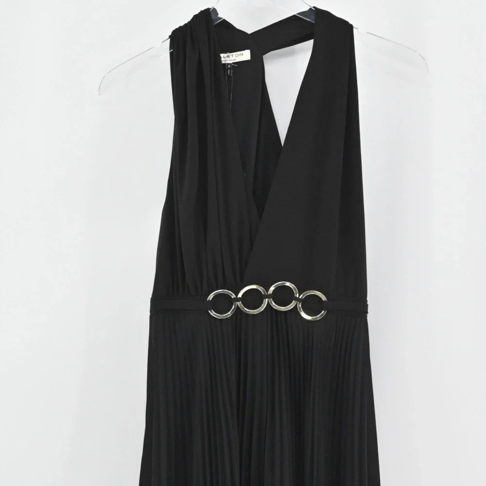 Halston Heritage this elegant